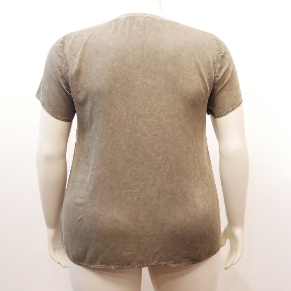Torrid Plus 2X Olive Green Woven Tee-Shirt NWOT - Picture 2 of 3